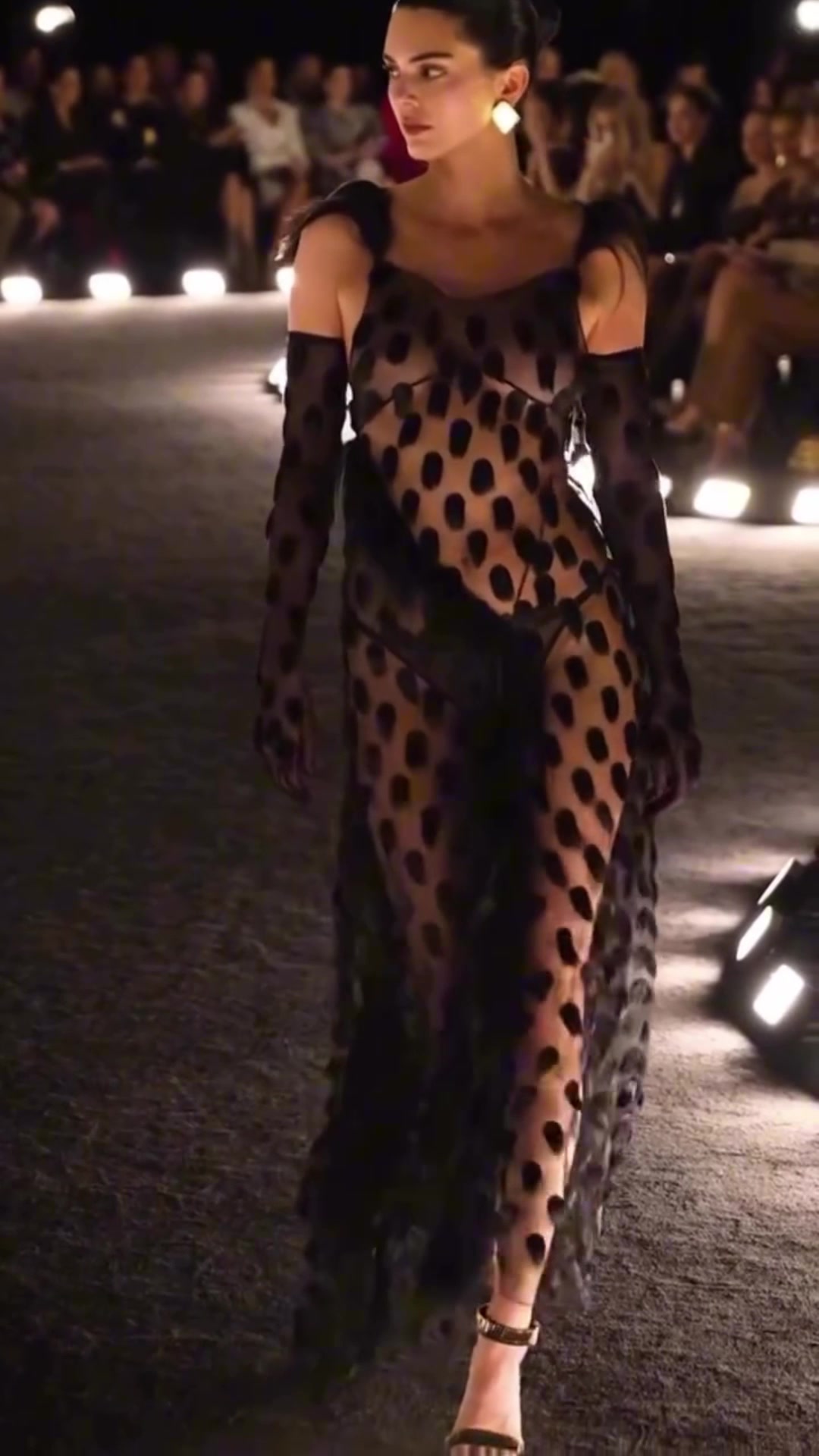 同样都是顶级超模肯豆vs库兹马女友温妮-哈洛你怎么选