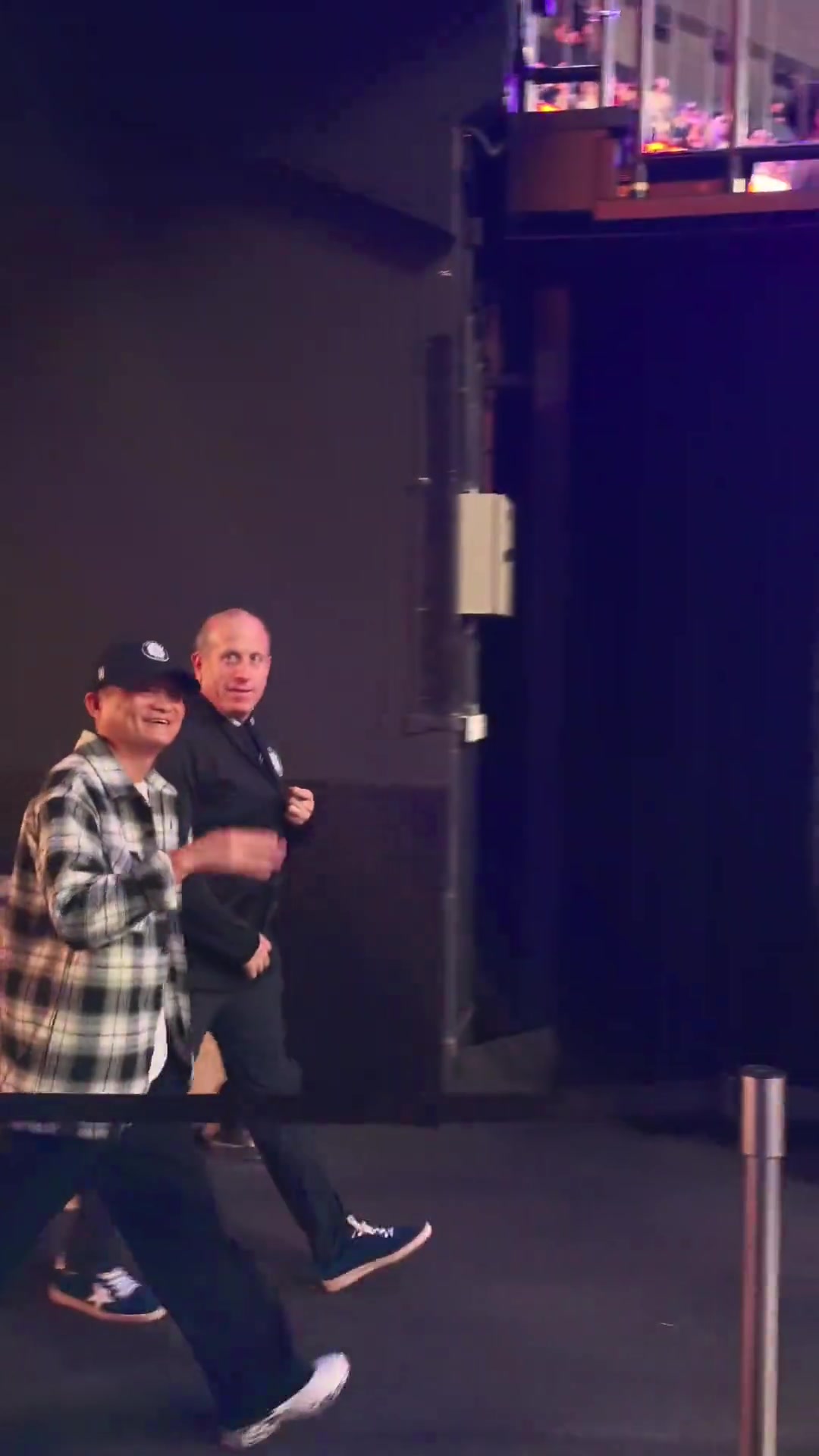 马云现身NBA中国赛现场 球迷激动得直接喊爸爸