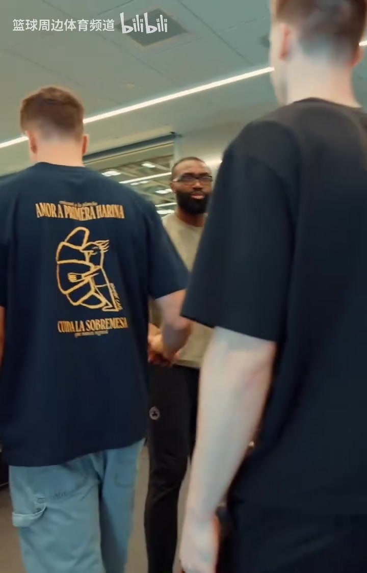 欢迎来到NBA名场面当凯尔特人的新秀第一天与队友见面